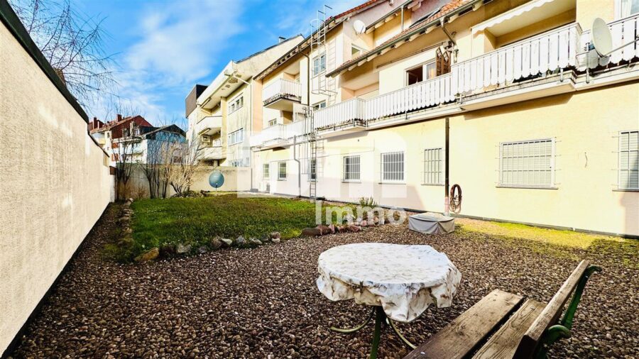 Ladeneinheit und Büro / Praxisfläche teilvermietet im Paket mit umfangreicher Ausstattung - Rückansicht Innenhof / Gartenbereich